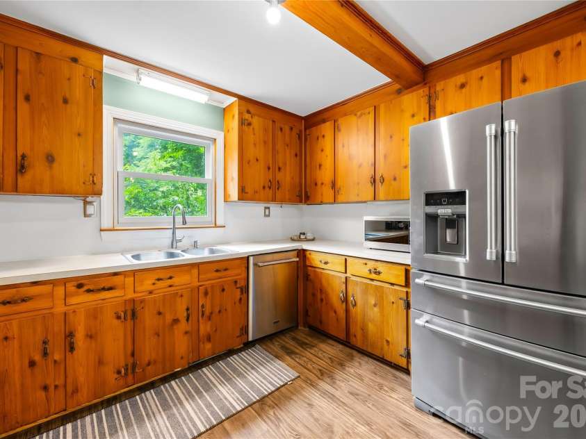 6240 Candlewood Drive, Charlotte, NC 28210.  MLS# CAR4414036, YatesRealty ID 44772. 