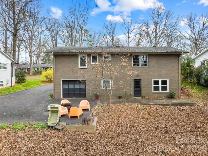 6240 Candlewood Drive, Charlotte, NC 28210.  MLS# CAR4414036, YatesRealty ID 44772. 