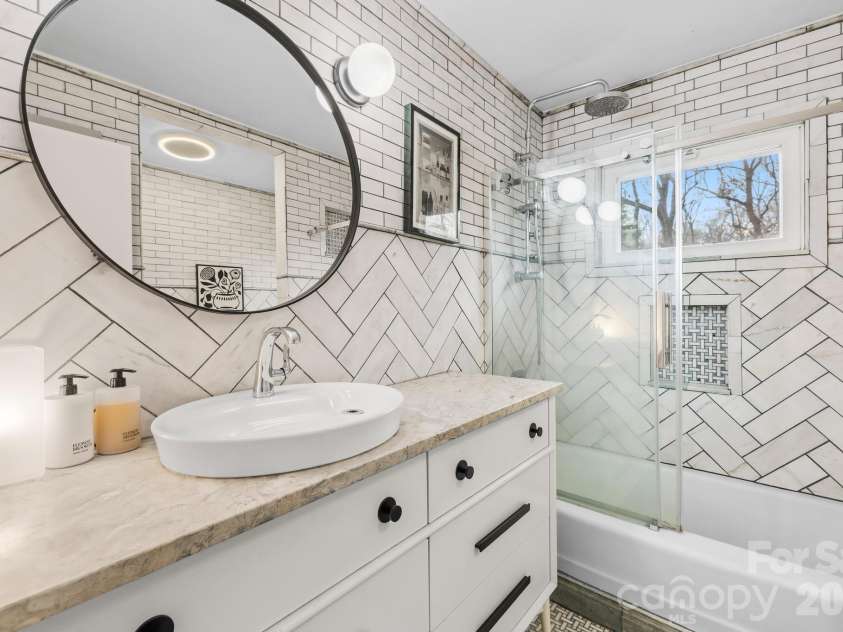 6240 Candlewood Drive, Charlotte, NC 28210.  MLS# CAR4414036, YatesRealty ID 44772. Full Bath