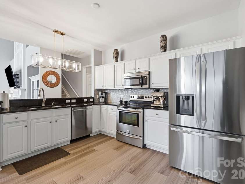 8530 Heron Glen Drive, Charlotte, NC 28269.  MLS# CAR4410893, YatesRealty ID 44779. Kitchen View