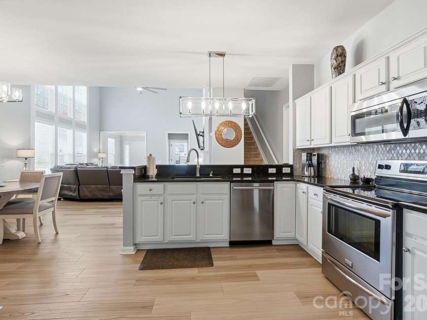 8530 Heron Glen Drive, Charlotte, NC 28269.  MLS# CAR4410893, YatesRealty ID 44779. Kitchen View