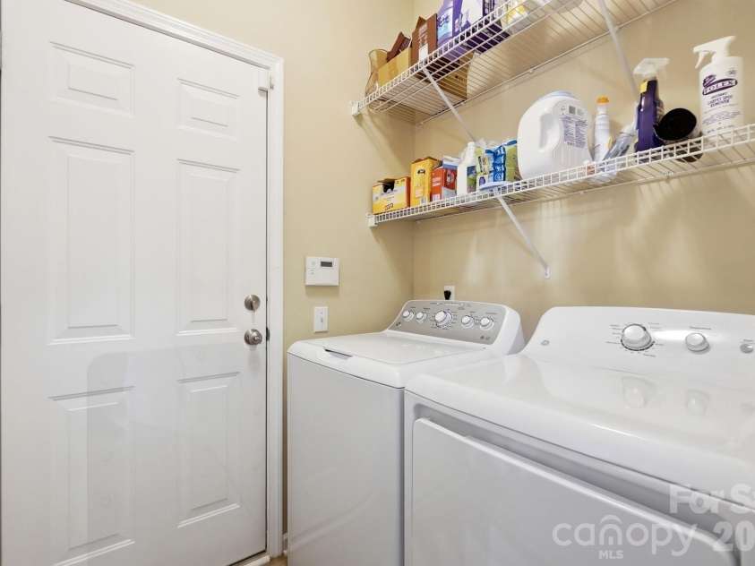 8530 Heron Glen Drive, Charlotte, NC 28269.  MLS# CAR4410893, YatesRealty ID 44779. Main Floor Laundry