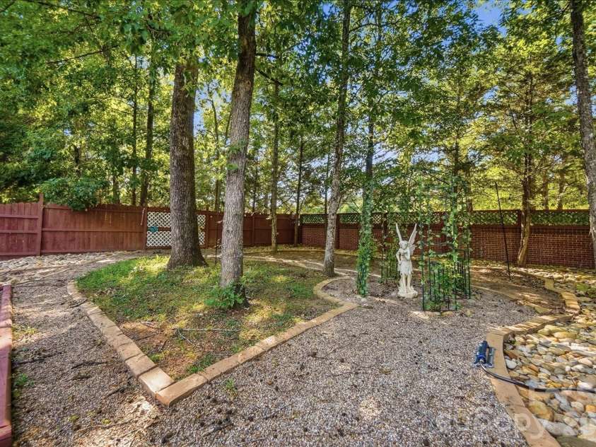 8530 Heron Glen Drive, Charlotte, NC 28269.  MLS# CAR4410893, YatesRealty ID 44779. No Mo Inspired Yard