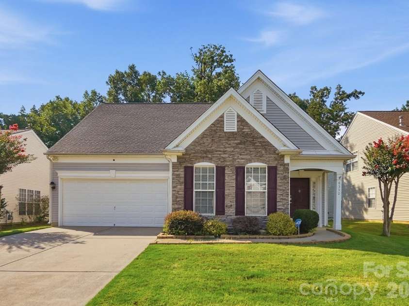 8530 Heron Glen Drive, Charlotte, NC 28269.  MLS# CAR4410893, YatesRealty ID 44779. Welcome Home!