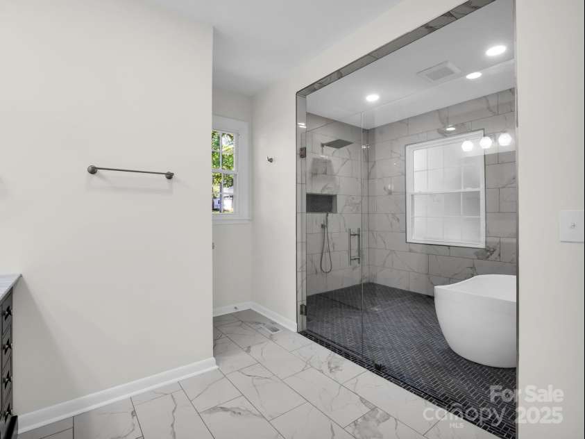 320 Country Club Acres None, Shelby, NC 28150.  MLS# CAR4298771, YatesRealty ID 4478. Primary Bathroom