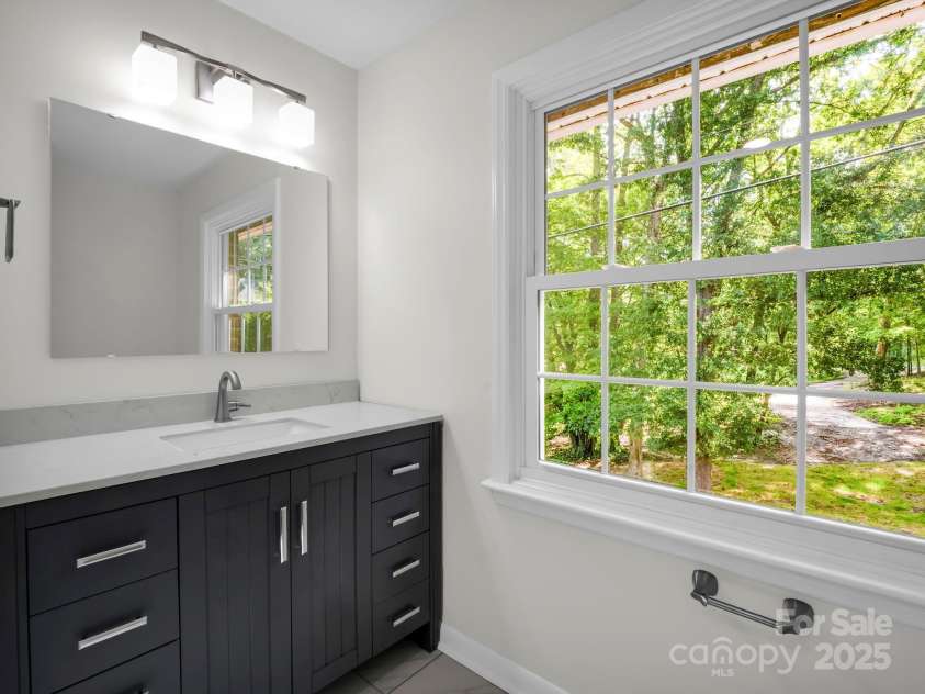 320 Country Club Acres None, Shelby, NC 28150.  MLS# CAR4298771, YatesRealty ID 4478. Upstairs Full Bathroom