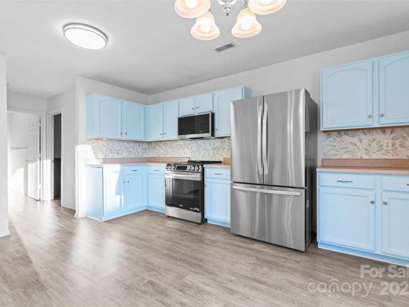 9321 Bayview Parkway, Charlotte, NC 28216.  MLS# CAR4211715, YatesRealty ID 4478. 