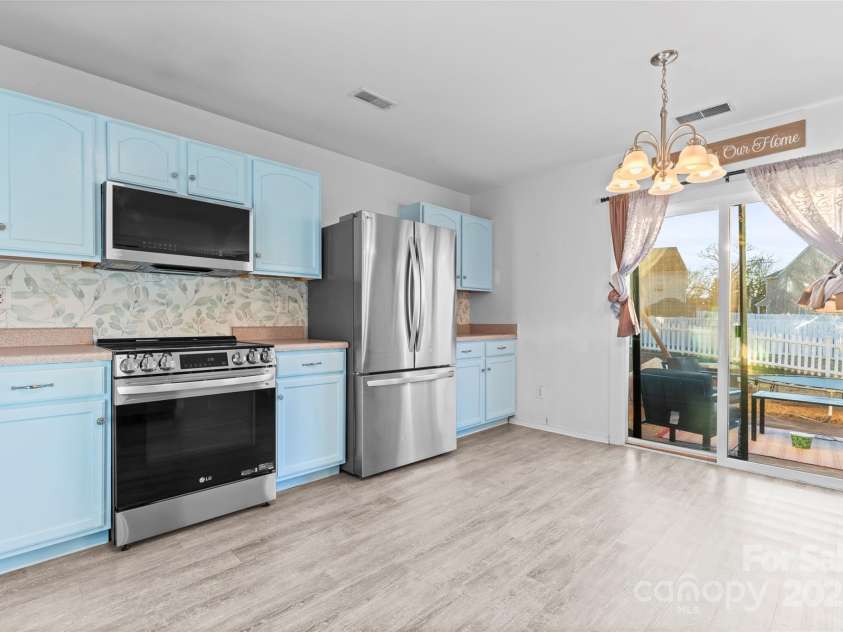 9321 Bayview Parkway, Charlotte, NC 28216.  MLS# CAR4211715, YatesRealty ID 4478. 