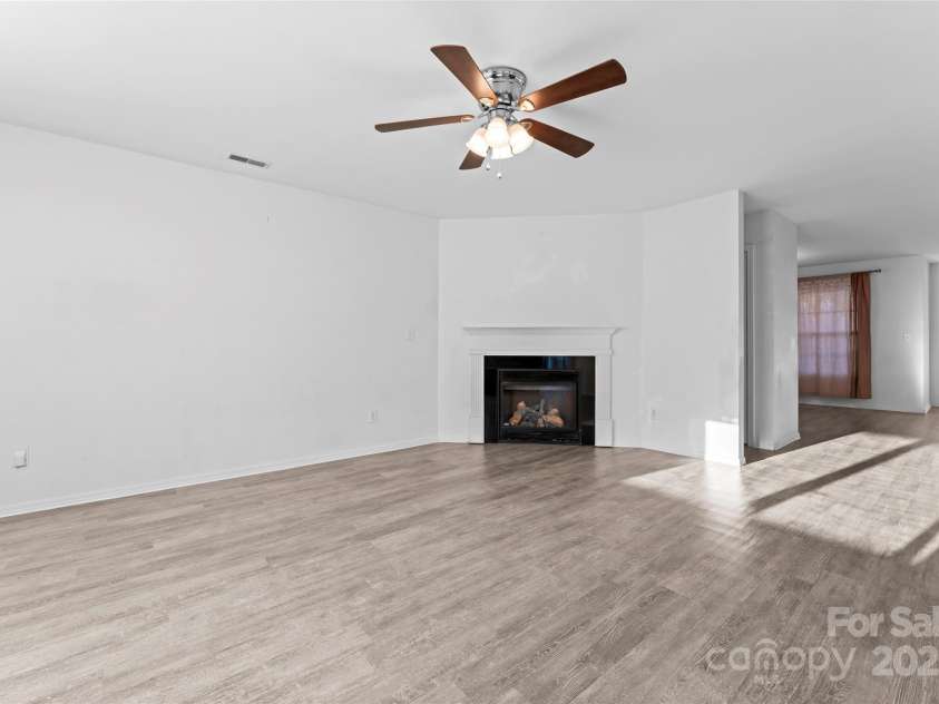 9321 Bayview Parkway, Charlotte, NC 28216.  MLS# CAR4211715, YatesRealty ID 4478. 