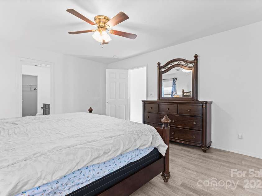 9321 Bayview Parkway, Charlotte, NC 28216.  MLS# CAR4211715, YatesRealty ID 4478. 