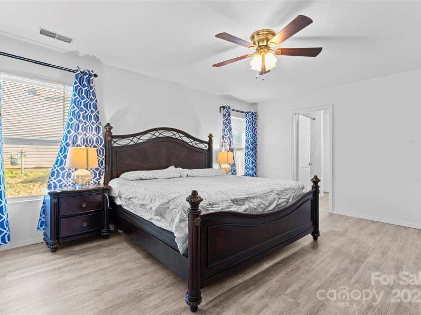 9321 Bayview Parkway, Charlotte, NC 28216.  MLS# CAR4211715, YatesRealty ID 4478. 