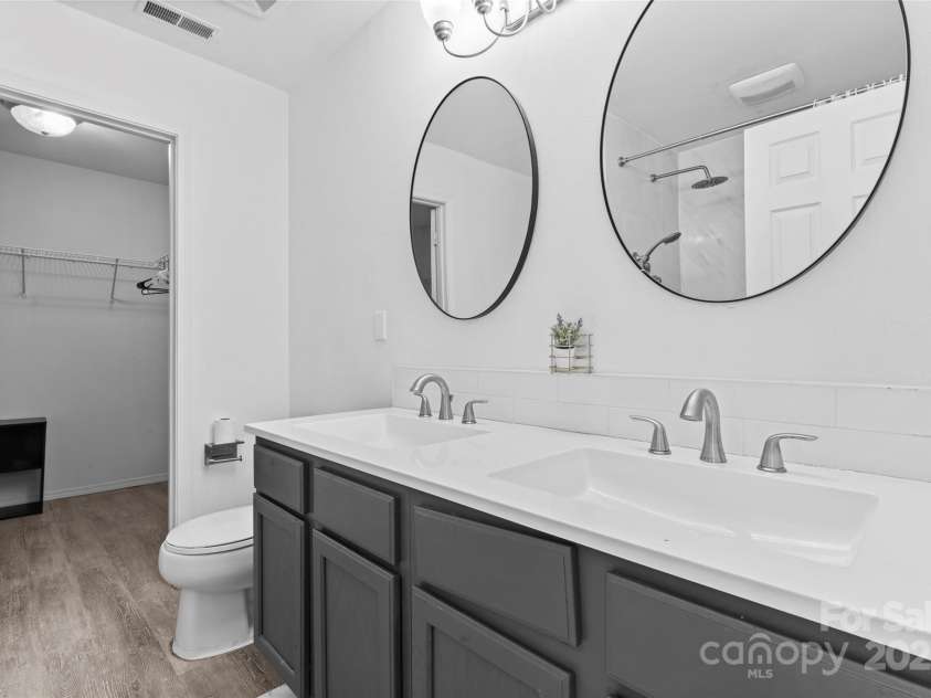 9321 Bayview Parkway, Charlotte, NC 28216.  MLS# CAR4211715, YatesRealty ID 4478. 