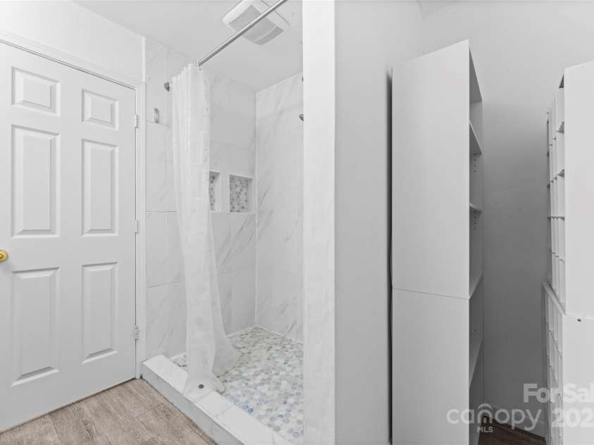 9321 Bayview Parkway, Charlotte, NC 28216.  MLS# CAR4211715, YatesRealty ID 4478. 