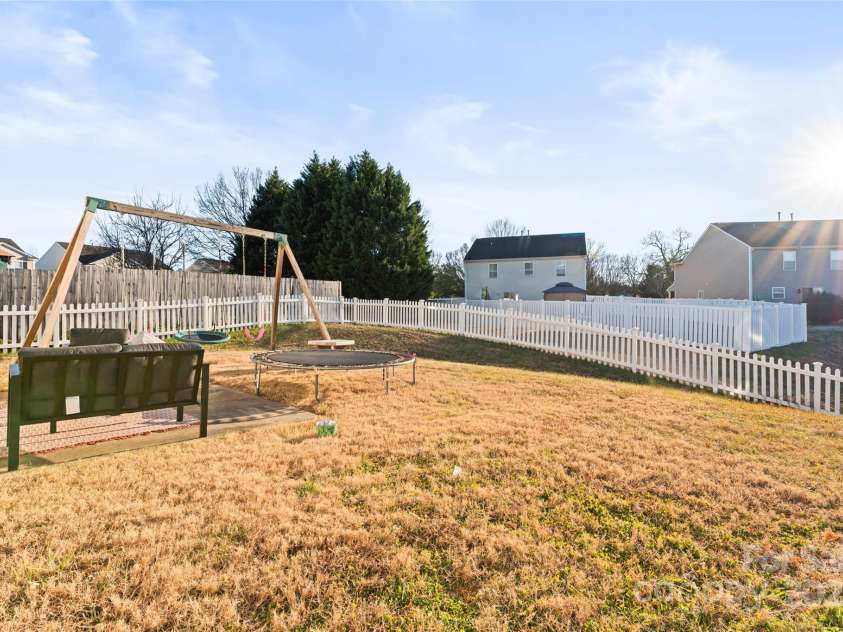 9321 Bayview Parkway, Charlotte, NC 28216.  MLS# CAR4211715, YatesRealty ID 4478. 