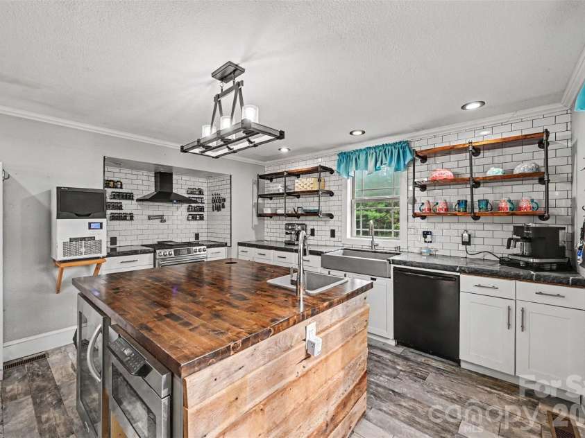 106 Guffey Road, Cherryville, NC 28021.  MLS# CAR4414816, YatesRealty ID 44781. 