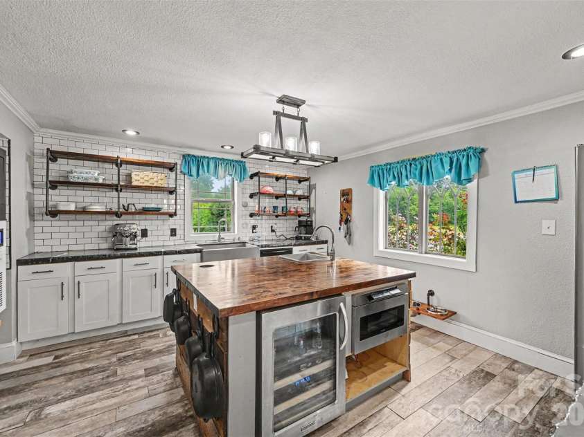 106 Guffey Road, Cherryville, NC 28021.  MLS# CAR4414816, YatesRealty ID 44781. 