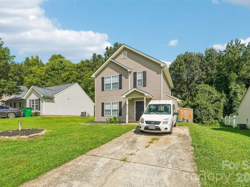 4926 Elizabeth Road, Charlotte, NC 28269.  MLS# CAR4415121, YatesRealty ID 44782. 