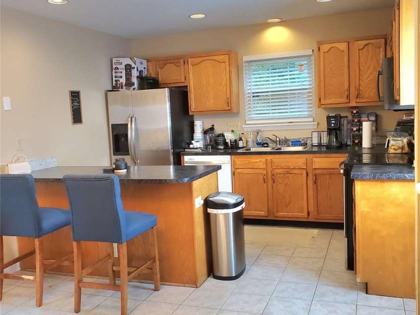 3840 Mosscroft Lane, Charlotte, NC 28215.  MLS# CAR4415146, YatesRealty ID 44783. 