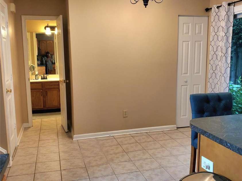 3840 Mosscroft Lane, Charlotte, NC 28215.  MLS# CAR4415146, YatesRealty ID 44783. Dining area