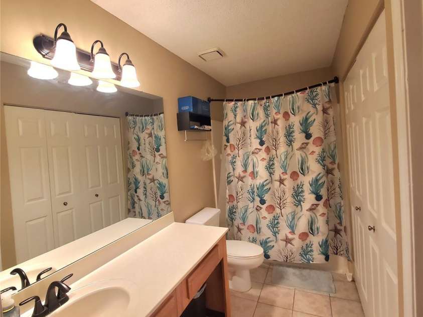 3840 Mosscroft Lane, Charlotte, NC 28215.  MLS# CAR4415146, YatesRealty ID 44783. Primary bathroom