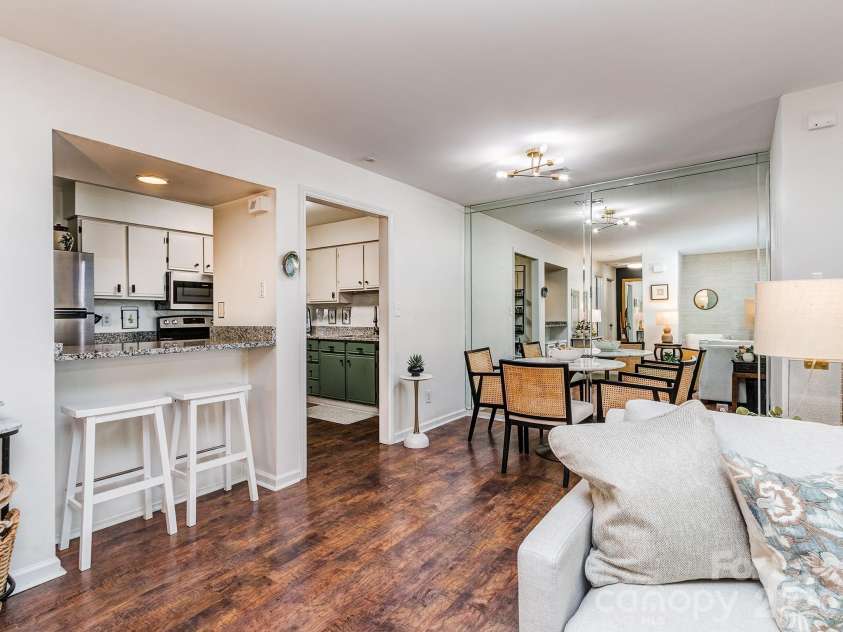 1052 Churchill Downs Court, Charlotte, NC 28211.  MLS# CAR4414268, YatesRealty ID 44784. Bar seating with extra counter space