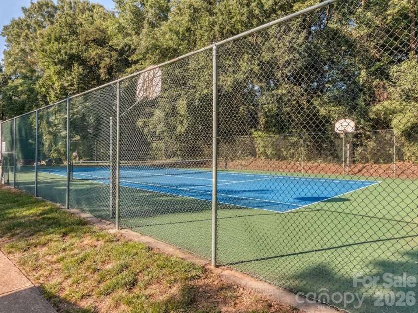 1052 Churchill Downs Court, Charlotte, NC 28211.  MLS# CAR4414268, YatesRealty ID 44784. Community courts