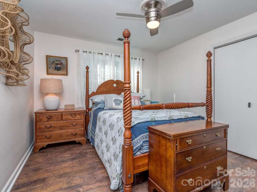 1052 Churchill Downs Court, Charlotte, NC 28211.  MLS# CAR4414268, YatesRealty ID 44784. Primary suite