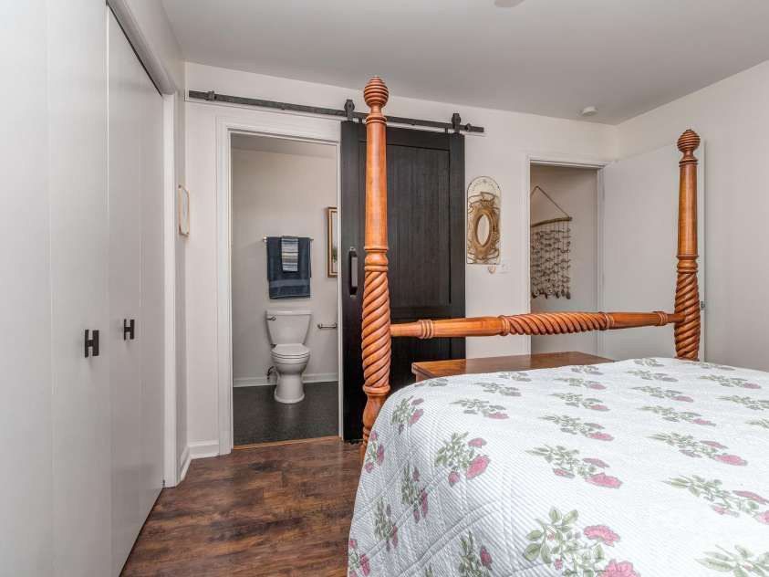 1052 Churchill Downs Court, Charlotte, NC 28211.  MLS# CAR4414268, YatesRealty ID 44784. Primary suite