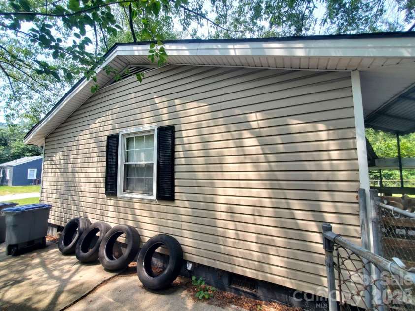 416 Henry Street, Rocky Mount, NC 27803.  MLS# CAR4413843, YatesRealty ID 44787. 