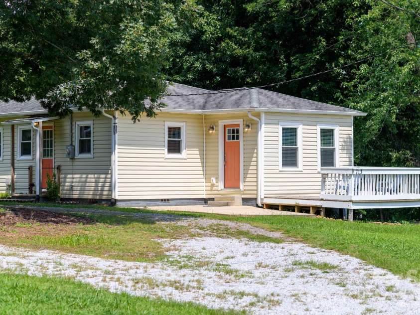 713 Wilmont Street, Lenoir, NC 28645.  MLS# CAR4413917, YatesRealty ID 44788. 