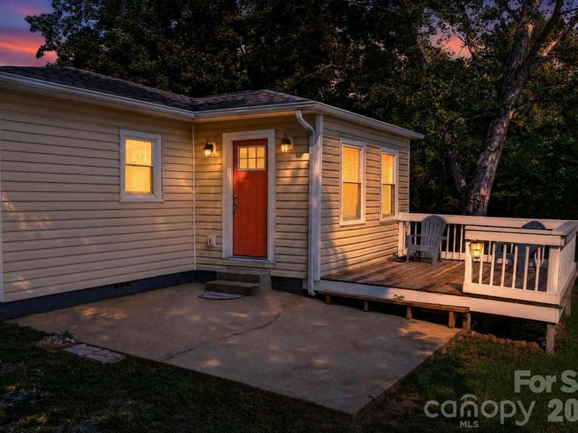 713 Wilmont Street, Lenoir, NC 28645.  MLS# CAR4413917, YatesRealty ID 44788. 