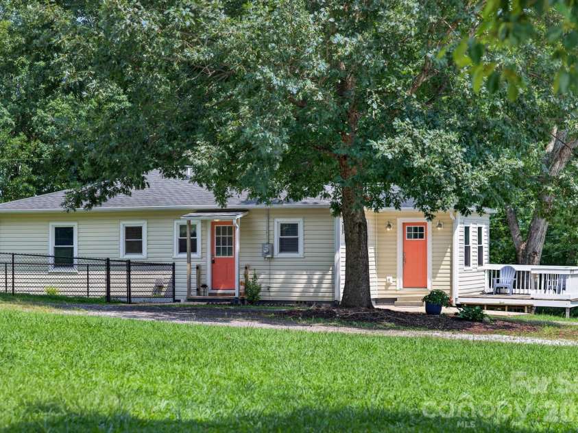 713 Wilmont Street, Lenoir, NC 28645.  MLS# CAR4413917, YatesRealty ID 44788. 