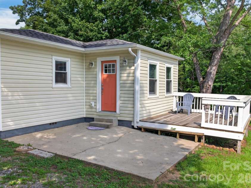 713 Wilmont Street, Lenoir, NC 28645.  MLS# CAR4413917, YatesRealty ID 44788. 
