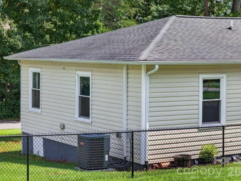 713 Wilmont Street, Lenoir, NC 28645.  MLS# CAR4413917, YatesRealty ID 44788. 
