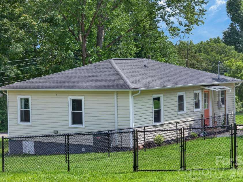 713 Wilmont Street, Lenoir, NC 28645.  MLS# CAR4413917, YatesRealty ID 44788. 