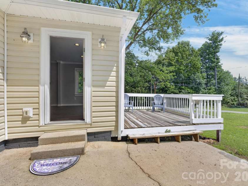 713 Wilmont Street, Lenoir, NC 28645.  MLS# CAR4413917, YatesRealty ID 44788. 