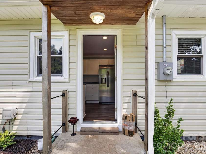 713 Wilmont Street, Lenoir, NC 28645.  MLS# CAR4413917, YatesRealty ID 44788. 