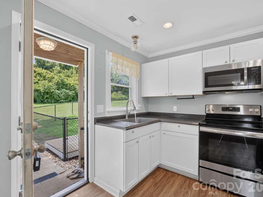 713 Wilmont Street, Lenoir, NC 28645.  MLS# CAR4413917, YatesRealty ID 44788. 