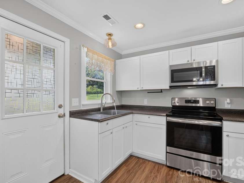 713 Wilmont Street, Lenoir, NC 28645.  MLS# CAR4413917, YatesRealty ID 44788. 