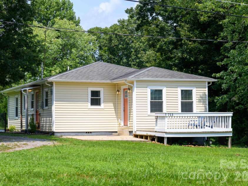 713 Wilmont Street, Lenoir, NC 28645.  MLS# CAR4413917, YatesRealty ID 44788. 