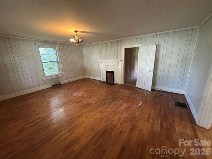 410 Modena Street, Gastonia, NC 28054.  MLS# CAR4415207, YatesRealty ID 44791. 