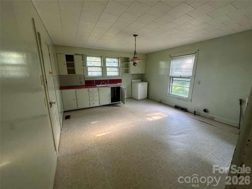 410 Modena Street, Gastonia, NC 28054.  MLS# CAR4415207, YatesRealty ID 44791. 