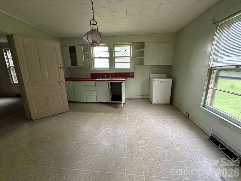 410 Modena Street, Gastonia, NC 28054.  MLS# CAR4415207, YatesRealty ID 44791. 