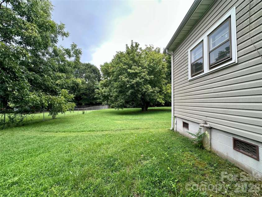 410 Modena Street, Gastonia, NC 28054.  MLS# CAR4415207, YatesRealty ID 44791. 
