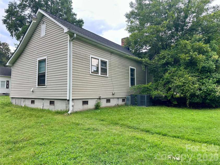410 Modena Street, Gastonia, NC 28054.  MLS# CAR4415207, YatesRealty ID 44791. 