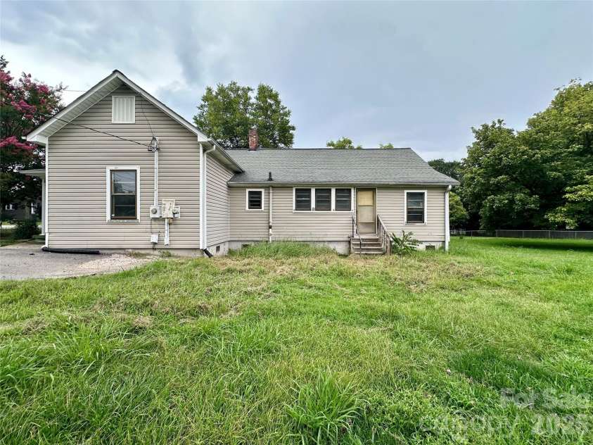 410 Modena Street, Gastonia, NC 28054.  MLS# CAR4415207, YatesRealty ID 44791. 