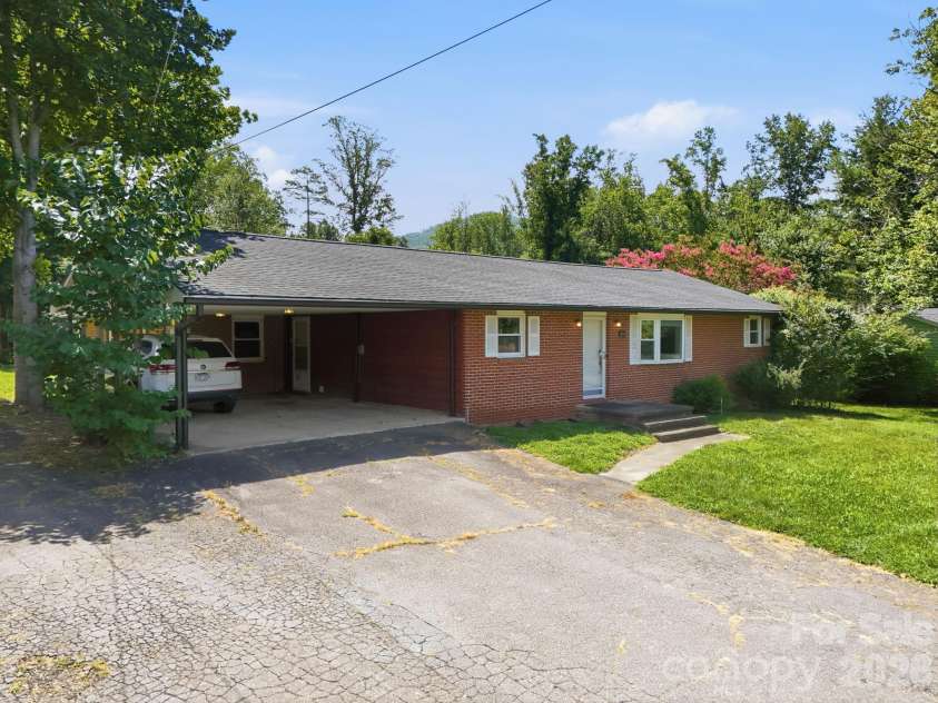 376 School Road, Asheville, NC 28803.  MLS# CAR4407081, YatesRealty ID 44798. 