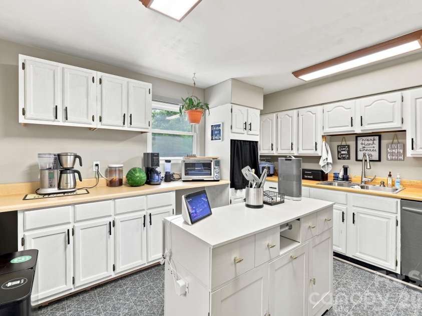 376 School Road, Asheville, NC 28803.  MLS# CAR4407081, YatesRealty ID 44798. 