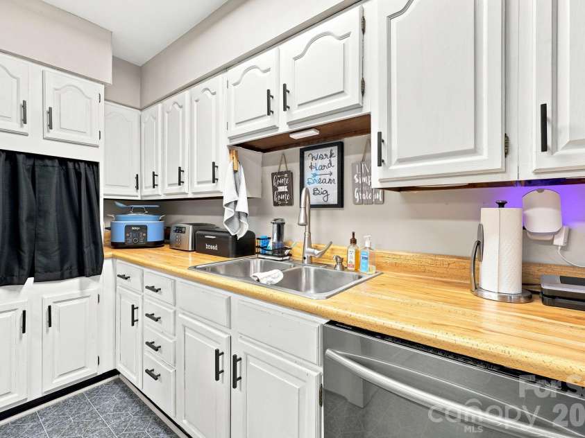 376 School Road, Asheville, NC 28803.  MLS# CAR4407081, YatesRealty ID 44798. 