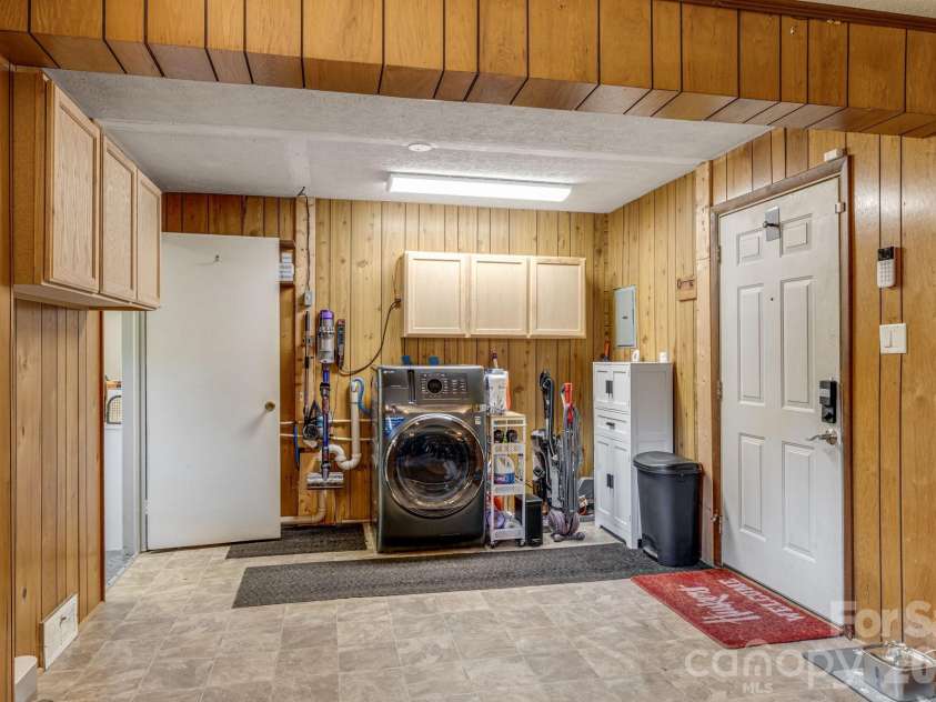 376 School Road, Asheville, NC 28803.  MLS# CAR4421506, YatesRealty ID 44798. Laundry/Mud Room